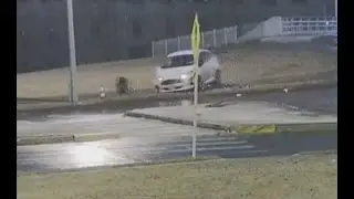 I don't think you should drive your car if it's missing a wheel - Crash #069