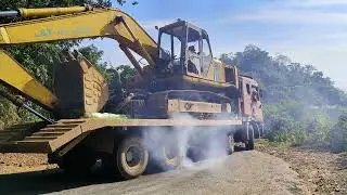 Stuck on the Hill: Watch this Massive Truck Struggle to Climb with a JCB on Board - Truck Tires Spin
