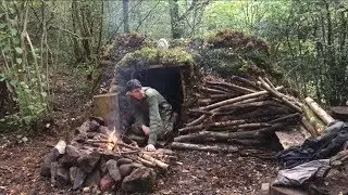 Solo moss shelter overnight camp and oven cooking apple pie