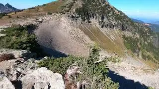 Hiking from Sunrise to Skyscraper Mountain in Mt Rainier National Park