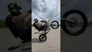Черный стиль 😎 это Гоша, мой ученик #стант #bikelife #питбайки #stunt #stuntbike #motovlog