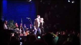 Russell Crowe Hugh Jackman the Confrontation Indoor Garden Party