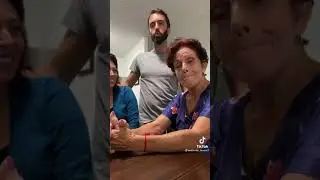 Pidiendo Beca  con la abuelita! #kompamemes