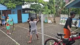 Erlan dan Valen berlatih Panahan 