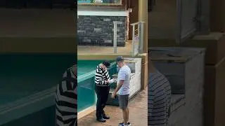 Clean? 😊 Tom the mime SeaWorld #seaworldmime #comedy #funny #fun #viral