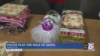 Parkville police play the role of Santa