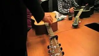 Tommy Emmanuel - Backstage Amsterdam RAI 4-3-2011 part 2
