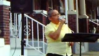 Hna.Carmen Colon cantando corito del ayer en el aire libre Allentown,PA
