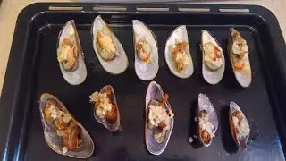Bake mussels with butter and garlic 