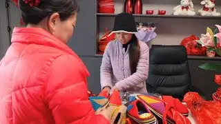 丈母娘送来的媳妇儿出嫁礼，还给冬宝爸妈打了喜鞋，真是太贴心了 #丈母娘 #出嫁 #结婚 #出嫁礼