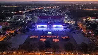 รวมพลังชาวจังหวัดสกลนคร แปรอักษรแสดงความจงรักภักดี และร่วมร้องเพลง 