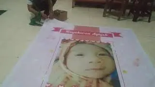 Finishing Cetakan Banner Aqiqah Dan pemasangan eyelet Banner