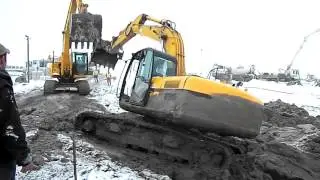Elsüllyedt munkagépek (Sárban parkoló markoló)