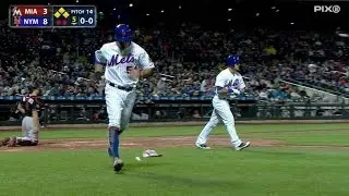 MIA@NYM: Mets score on bases-loaded walk