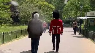 King’s Guard surprises a Stranger with a High-Five!