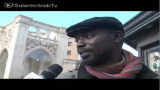Da venditore di libri a scrittore: il successo di un senegalese a Lecce