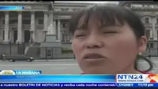 Ciudadanos extranjeros en Buenos Aires protestan por control migratorio en Argentina