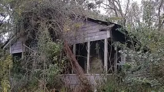 EXPLORING A CREEPY ABANDONED 1900S HOUSE 🏠 😬 