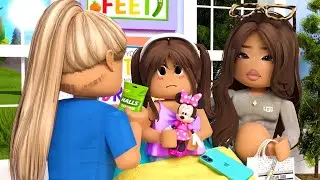 MY TODDLER HAD AN ALLERGIC REACTION!🤒*STUNG BY BEES*S2 E7|| Voice Roblox Bloxburg Roleplay