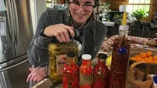 Making Hot Pepper Vinegar