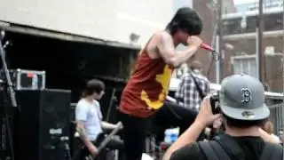 Sleeping With Sirens - Captain Tyin' Knots VS Mr. Walkway ( All Stars Tour/Aug 4th )