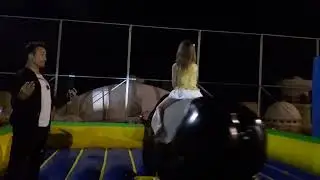 Тася на аттракционе бык