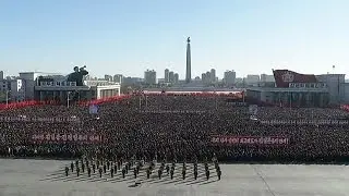 &Oacute;ri&aacute;sfelvonul&aacute;s Kim Dzsong Un tisztelet&eacute;re