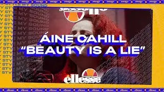 &Aacute;ine Cahill sings 