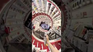 Bookstore changes into Inception?📚