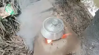 গ্রামীন পরিবেশে গাছের নিচে মাটির চুলায় রান্না করলাম।