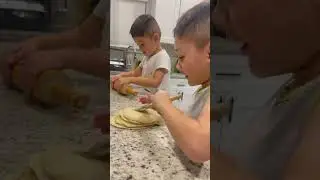 My two little helper in the kitchen 😍#bonding #twins #kitchen #makingbread