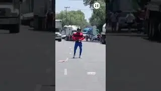 Motociclista hace detonaciones contra manifestantes que bloqueban avenida Tl&aacute;huac; hay dos detenidos