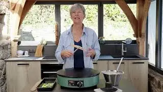 3 techniques pour tourner une cr&ecirc;pe - Les Tutos de Mamie Mone, &Eacute;pisode 24