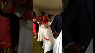 omwogezi nga lungamiza abakko