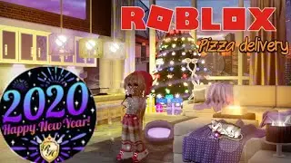ROYALE HIGH NEW YEARS UPDATE! We're having a pizza party!!