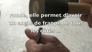 Outil du sculpteur sur pierre : la massette ronde et le maillet carr&eacute;