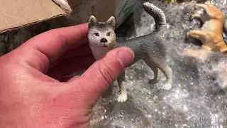 Opening 8 New Retired Schleich Dogs!! ( Huskies, Goldens, )