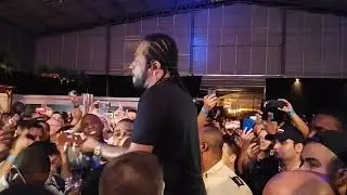 Xande de Pilares na GE Celma Petr&oacute;polis, no meio dos funcion&aacute;rios.
