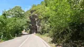 Красивая дорога в Грузии. Около Ладжанурского водохранилища, в сторону Цагери