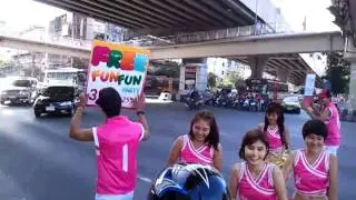The Issara Ladpro Condo, Pom pom show on the Road