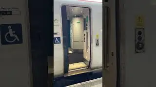 Avanti West Coast Class 805 Evero doors closing #train #avantiwestcoast #traindoor