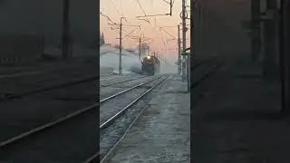 СДПМ-3239 с ВЛ10У-969 с приветливой бригадой пролетает о.п 343
