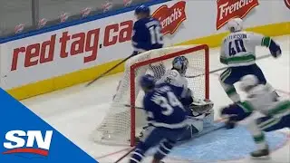 Mitch Marner Feeds Sweet No-Look Pass To Auston Matthews For Goal