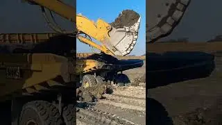 Mega Komatsu Mining Shovels large buckets!