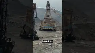 Dragline Excavator in Action &ndash; Earth Mover Beast!