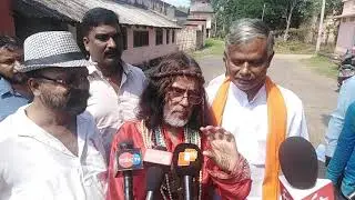 Swami Omji in Odisha's jail after meeting with his disciple Dara Singh for release