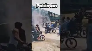 Pakistan Funny Railway System | Train Washing In Different Countries | #pakroast  #pakistanrailways