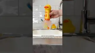 How to use a ducky-shaped shampoo & bubble bath sprayer to make pet baths easier 💦🛁 #pets #bath