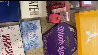 Jeffree star mystery gifts & Cotton Candy Queen palette unboxing!!!