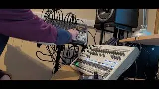 DJ Bertram Kleizen improvising live @ his studio ( RD-9 , xenix qx1832 usb mixer, TD-3)